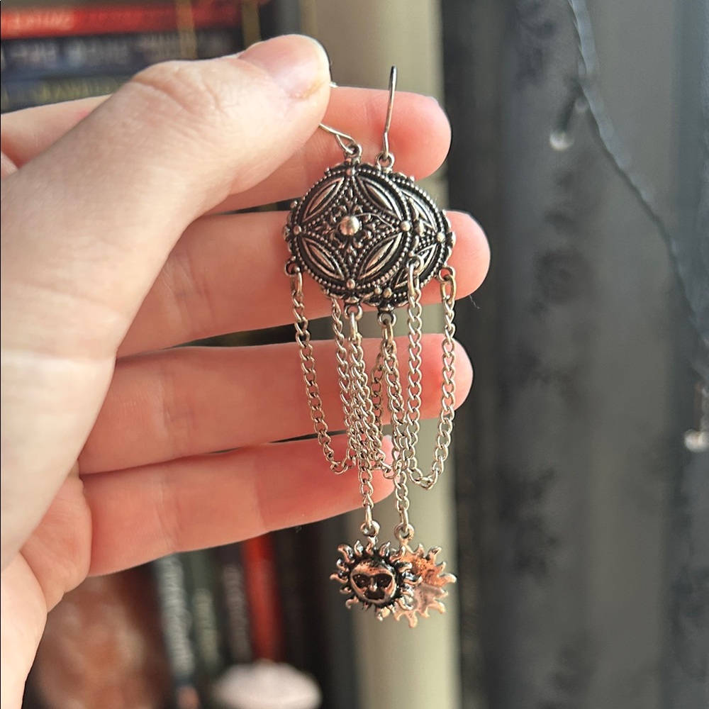 Hot Topic Silver Sun Chain Earrings - Picture 3 of 4